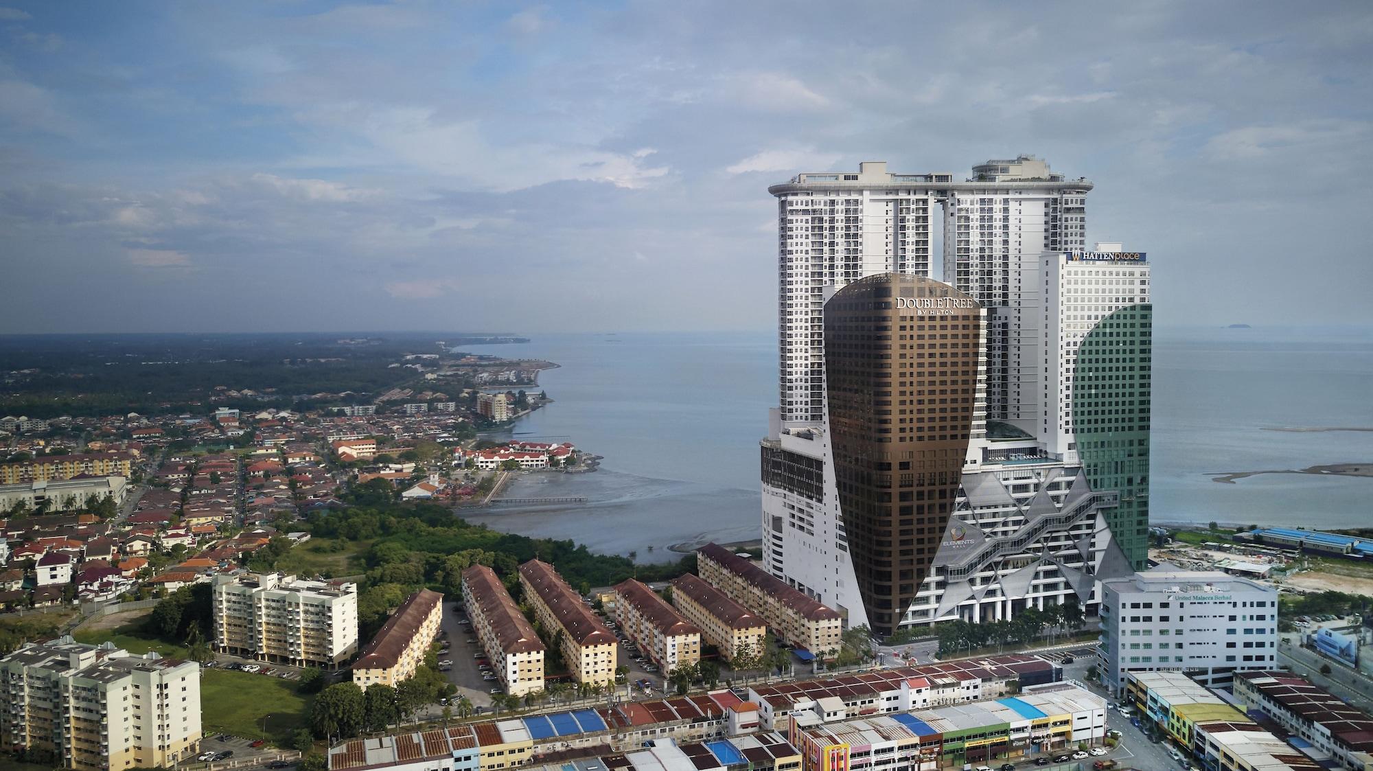 Hotel Doubletree By Hilton Melaka Exterior foto The Straits View