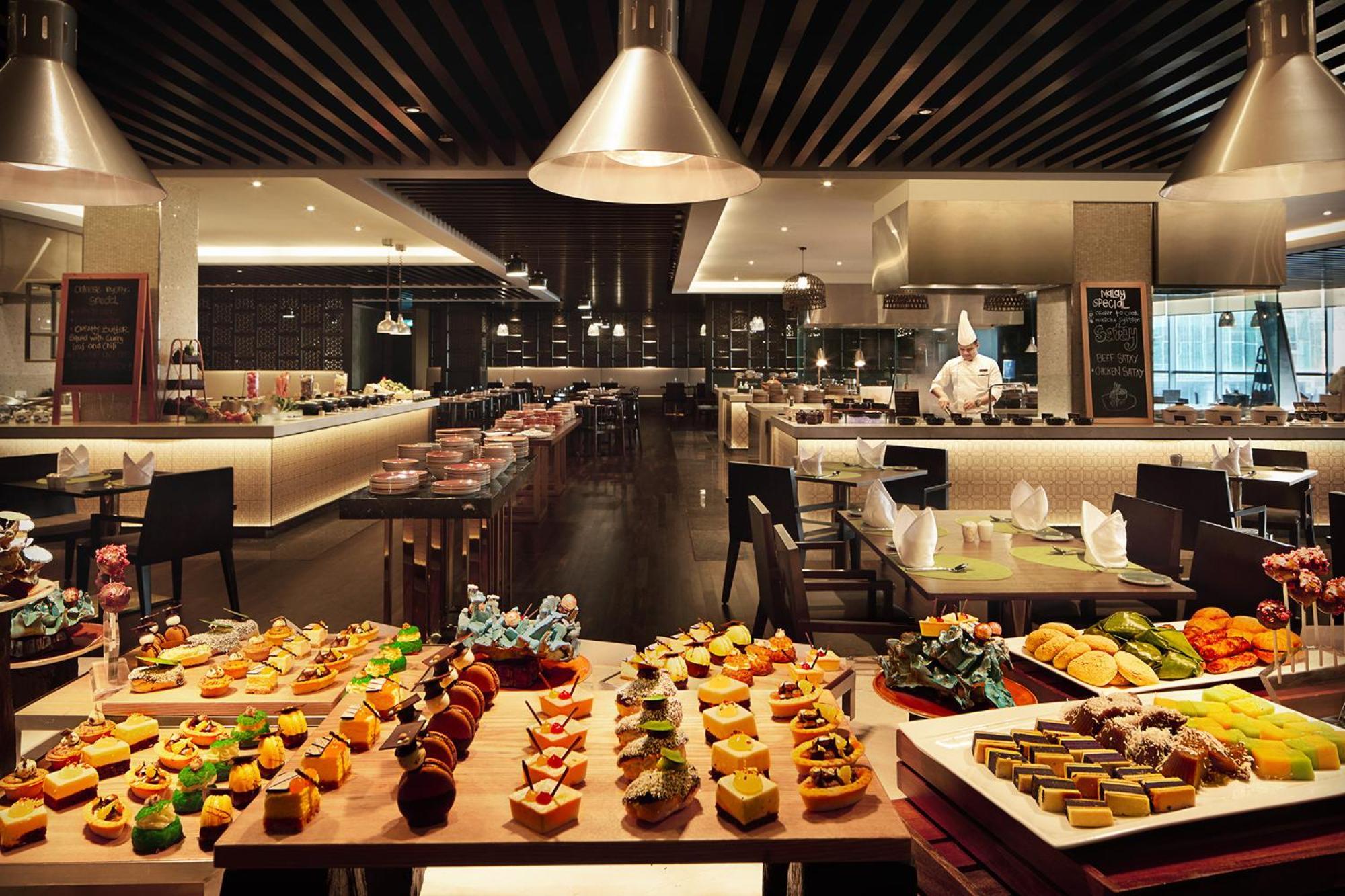 Hotel Doubletree By Hilton Melaka Exterior foto The open kitchen at the restaurant