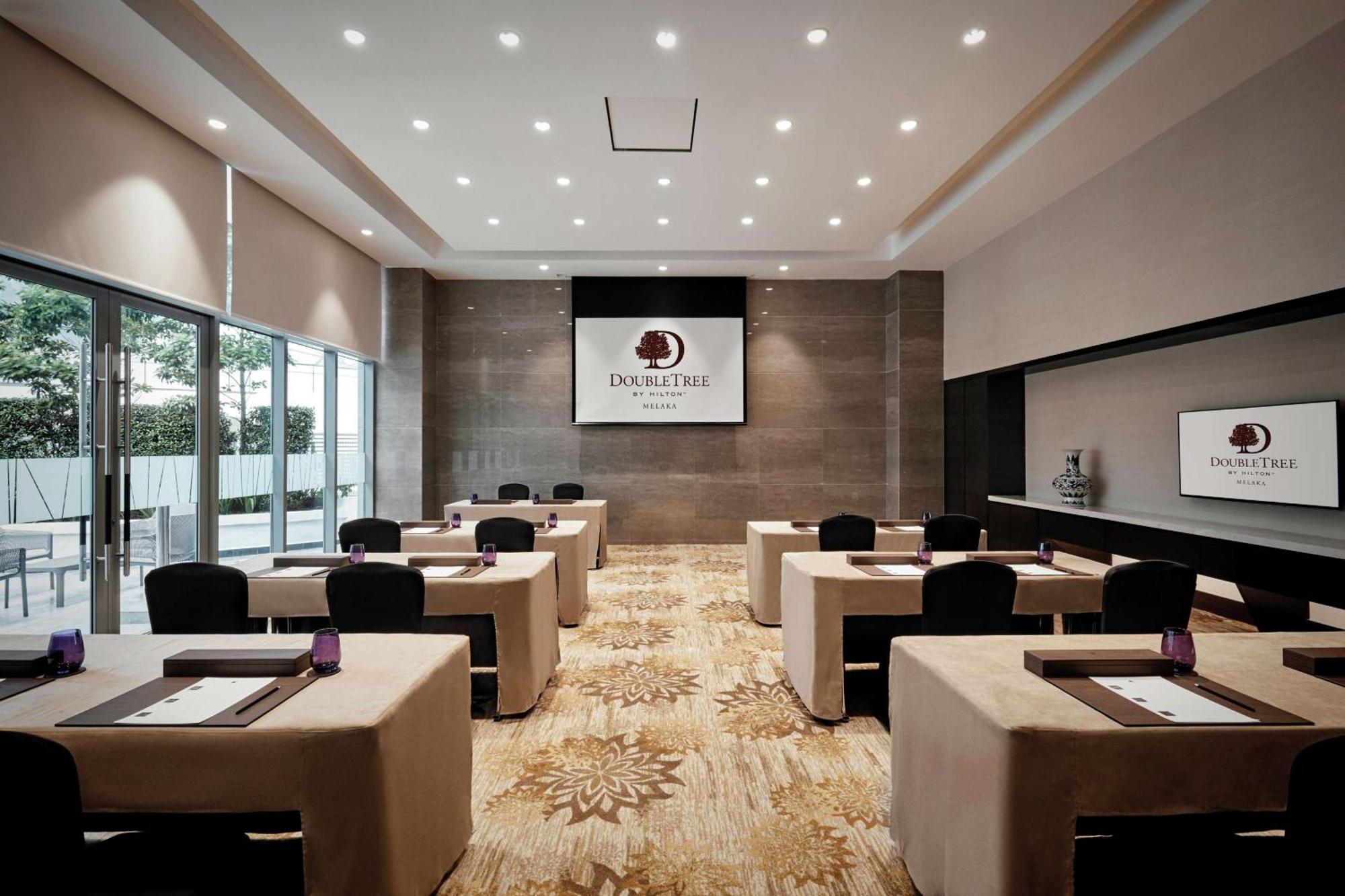 Hotel Doubletree By Hilton Melaka Exterior foto Meeting room