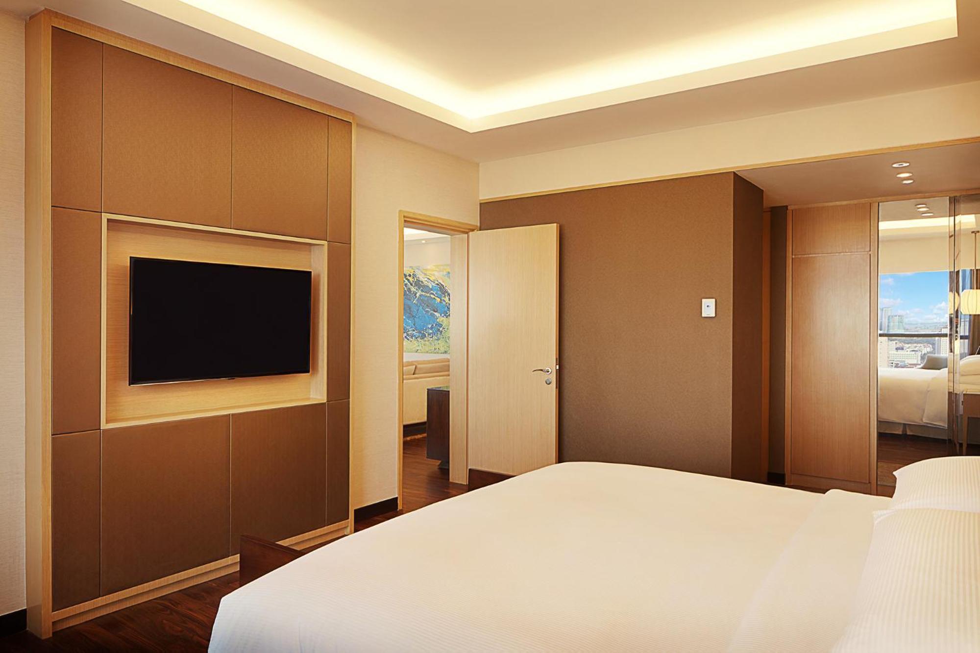 Hotel Doubletree By Hilton Melaka Exterior foto A bedroom in the hotel