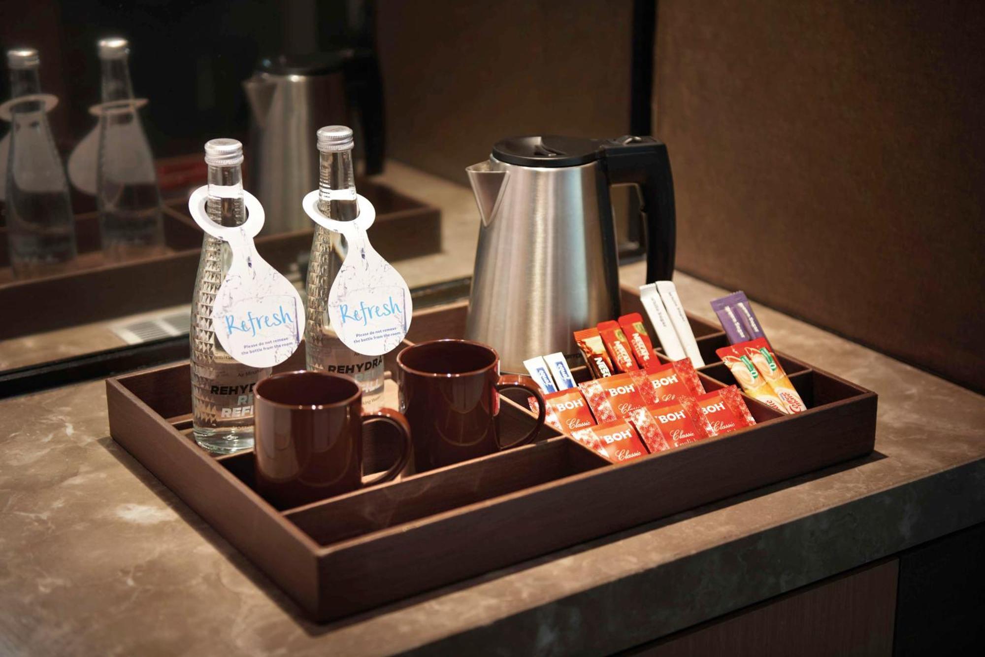Hotel Doubletree By Hilton Melaka Exterior foto A hospitality tray
