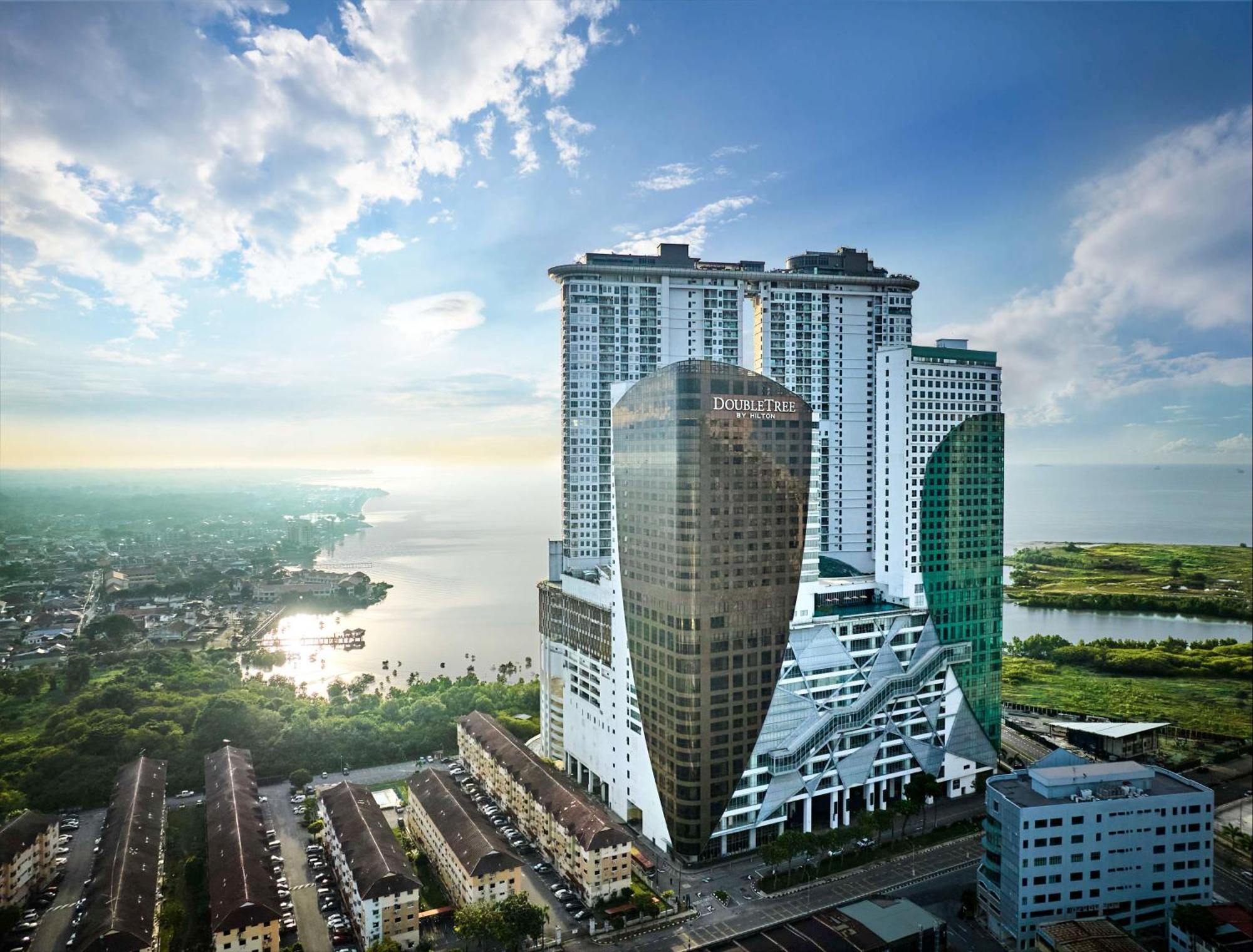 Hotel Doubletree By Hilton Melaka Exterior foto The Light Linear Residences